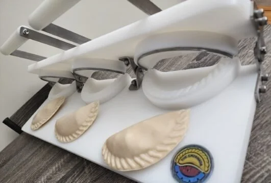 Automatic commercial empanada machine for food production